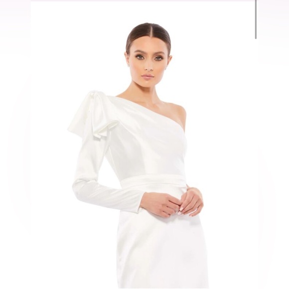 Mac Duggal 26500 white satin size 0 - Picture 4 of 4